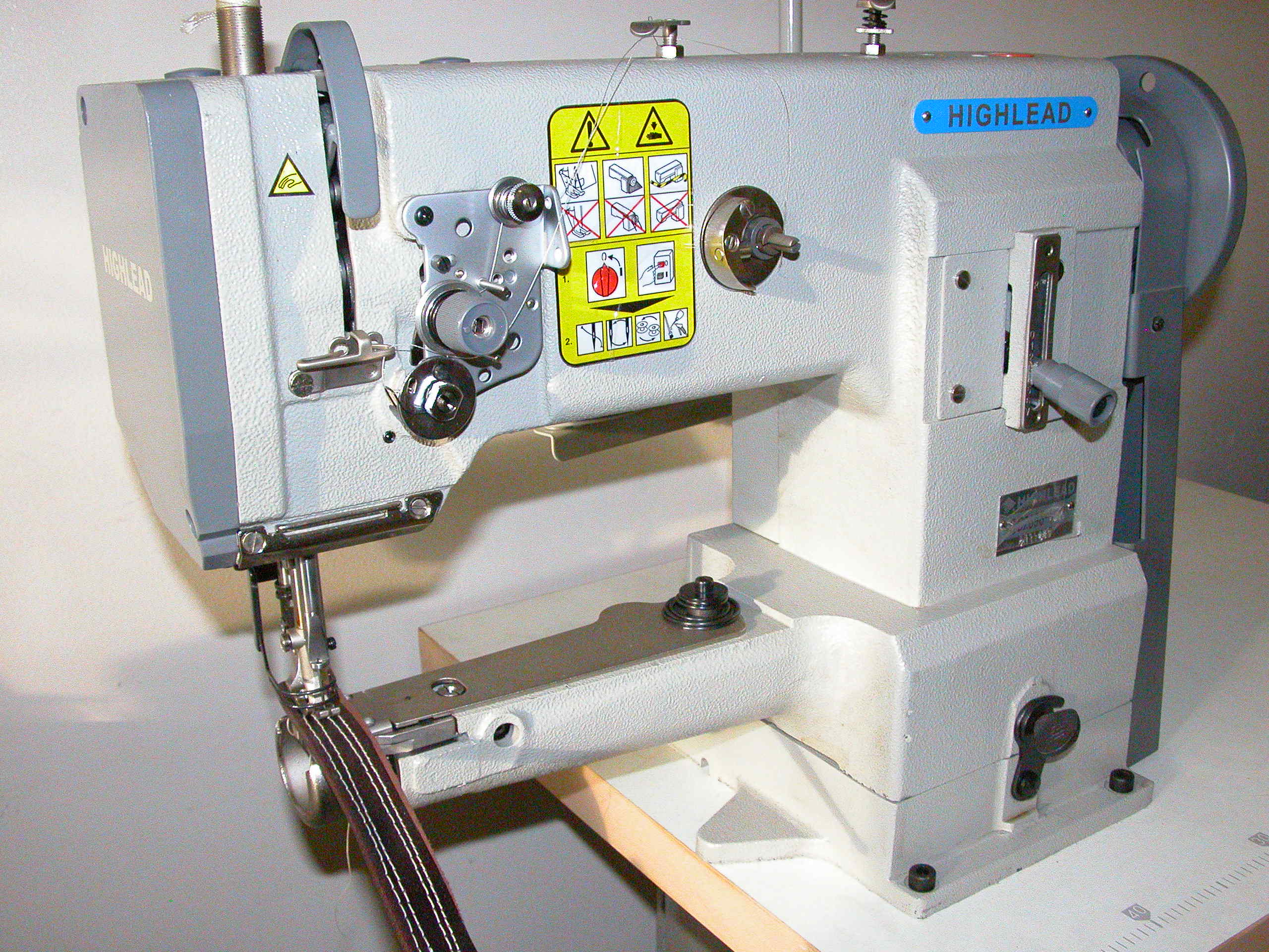 Highlead GC2698 Sewing Machine